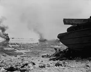 Lcgr1311: U.S. Marines take shelter as amphibious vehicles