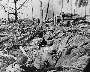 Lcgr1407: U.S. soldier halts its advance on while a tank blasts