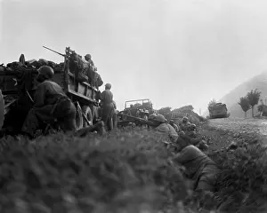 South Korea: U.S. troops shelter in a ditch while under fire