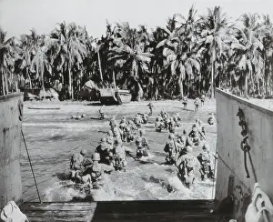 Rs6wnlcgr: U.S. troops wade ashore, across heavily mined