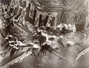 USAAF B-24 Liberators bomb the Trystian Lock