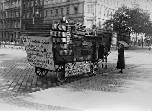 Collects: Used goods trader in Berlin, 1929