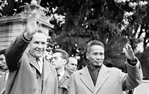 Greets: USSR delegation visits Vietnam