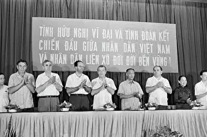 Awarding: USSR delegation visits Vietnam