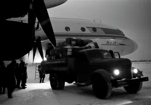 Sheremetyevo: USSR Red Cross humanitarian aid to South Vietnam