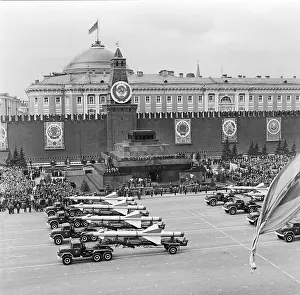 Missiles: V-Day parade in Red Square, 1985