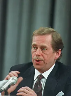 Kuzmin: Vaclav Havel at press-conference, 1992