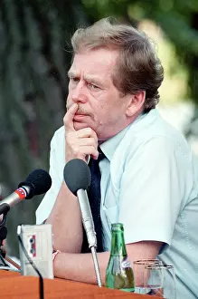 Oversee: Vaclav Havel - resignation - Lany Castle