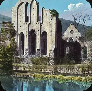Crucis: Valle Crucis Abbey