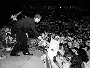 Cliburn: Van Cliburn tours in USSR