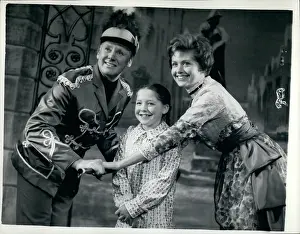 Martindale: Van Johnson, Gillian Martindale and Pat Lambert in show