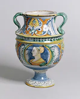 1530: Vase: busts of man an woman
