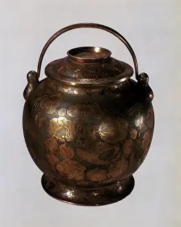 800s: Vase in Gold-Plated Silver with the Figures of Birds