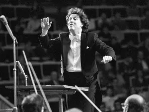 Philharmonic: Vasily Sinaisky, 1991