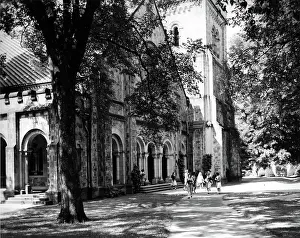Weekday: VASSAR UNIVERSITY CHAPEL, students coming ?