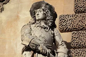 Rotonde: Vauban statue, Cour Napoleon, Louvre, Paris, France