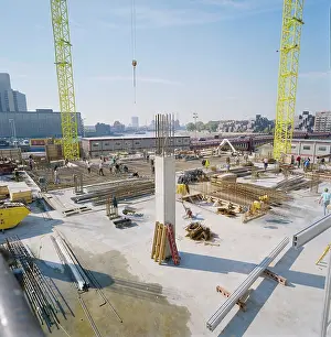 Contracting: Vauxhall Cross, Albert Embankment, Vauxhall, Lambeth, London