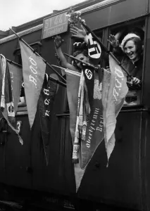 Fuer: VDA trip to the Saar rally in Trier, 1934