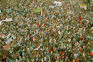 Authoritarian: Velvet Revolution - Demonstrations in Prague