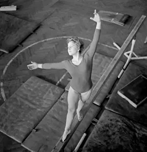 Caslavska: Vera Caslavska - training - beam