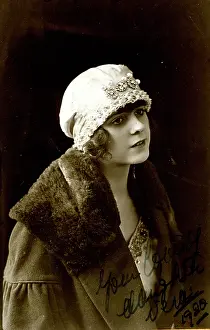 Jecks: Vera Vivian, performer, in cloche hat