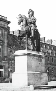 C1871: Versailles, Statue Louis XIV c1871