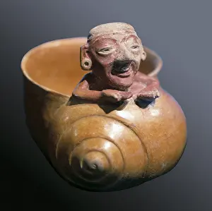 Mejico: Vessel shaped as a snail decorated with an old