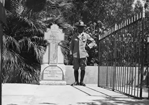 Distinctions: Veteran of the German colonial troops at the grave of Samuel