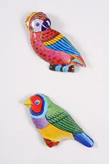 Brooches: Vibrant bird brooches
