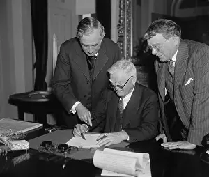 Tenn: Vice President Garner signing a Neutrality Bill