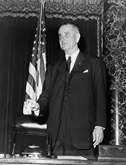 Rs2wn: Vice President Lyndon Johnson, on rostrum of the
