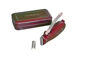 Groomed: Viceroy dry shaver and box