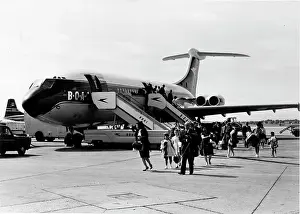 The Hugh W. Cowin Aviation Collection: Vickers 1106 VC-10 (forward view)-BOAC disembarking pas