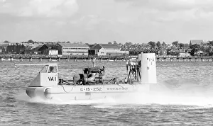 Hovercraft: Vickers VA.1 hovercraft G-15-252