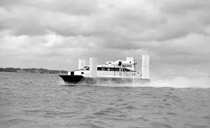 Solent: Vickers VA.3 hovercraft G-15-243