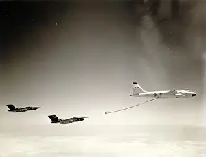Refuel: Vickers Valiant B(K)1 XD816 about to refuel two Glosters