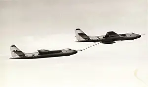 Vickers Valiant refuels another Valiant