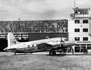 Sola: Vickers VC-1 Viking airliner