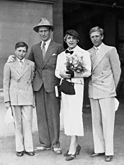Baum: Vicki Baum with her family, 1933