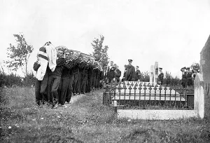Drowned: Victims of the Amphion disaster being laid to rest