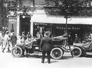 Semper: The Victoria Cafe in Berlin, around 1920