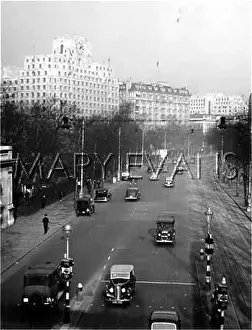 Fronting: VICTORIA EMBANKMENT