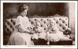 Jaime: Victoria Eugenia with her children