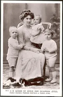 Jaime: Victoria Eugenia with her children