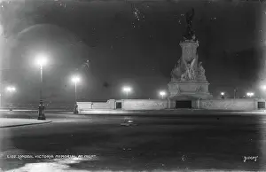 Highlighting: Victoria Memorial at Night