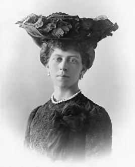 Sohn: Victoria of Schaumburg-Lippe, 1905