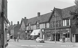 Cyclists: Victoria Square in Droitwich
