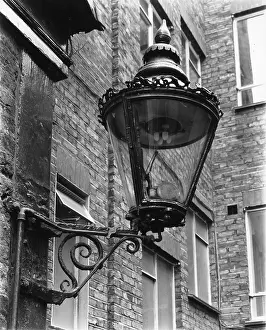 Goodwin: VICTORIAN BRACKET LAMP