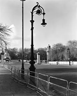 Paul Barkshire: VICTORIAN LAMP POST