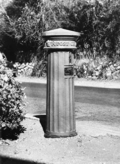 Mudeford: VICTORIAN PILLAR BOX